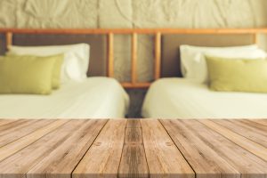 łóżka drewniane