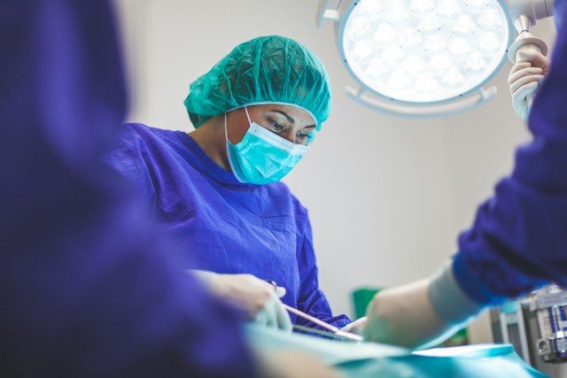 Jakie są zalecenia dotyczące przygotowania pacjenta do operacji chirurgicznej