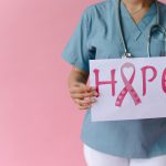 Najnowsze terapie w leczeniu raka piersi – jak poprawiają jakość życia pacjentek?