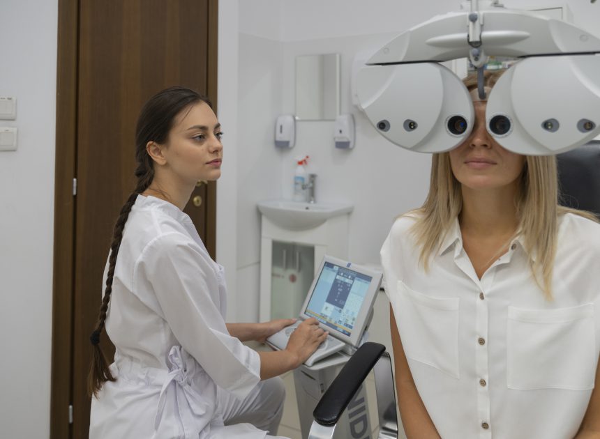 Laserowa korekcja krótkowzroczności – odzyskaj ostre widzenie bez okularów